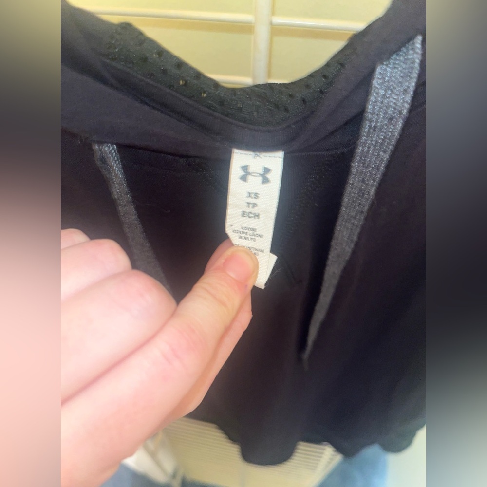 Women’s XS Under Armour Black Sleeveless Hoodie Top - Picture 2 of 8
